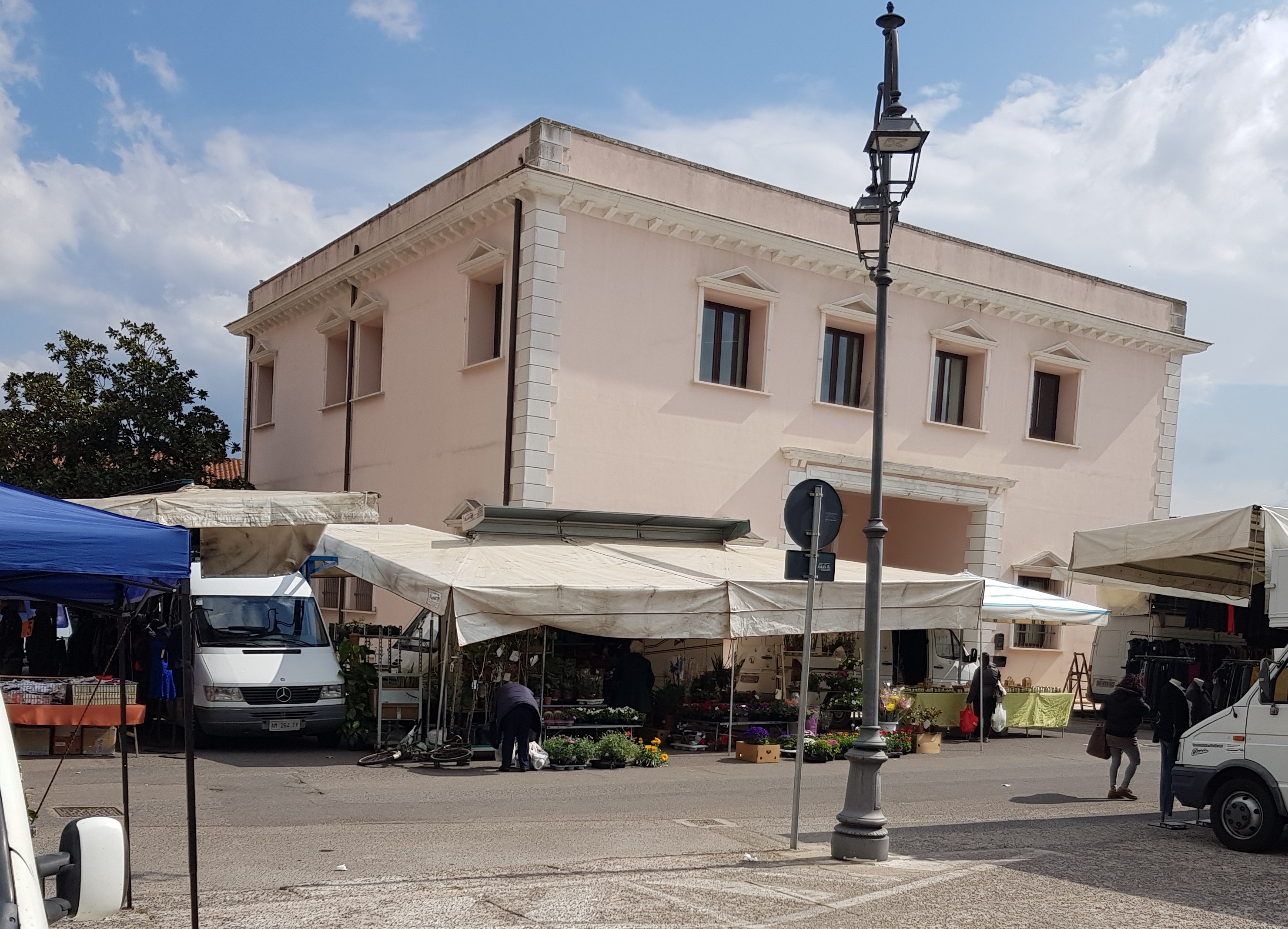 Mercato settimanale di venerdì 1° novembre - Festivo 