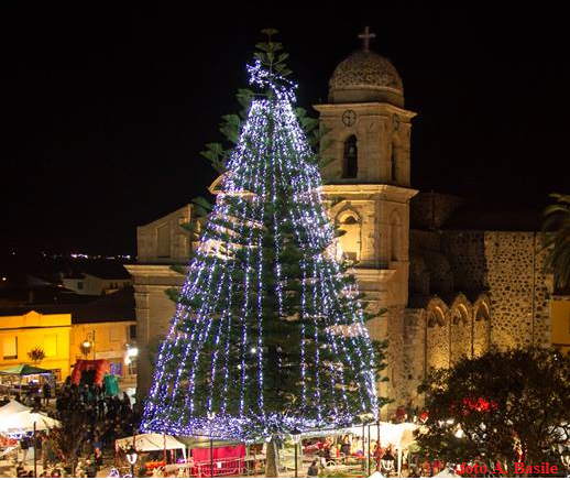 Il Sindaco Sandro Pili e l’amministrazione Comunale  augurano a tutta la Cittadinanza i più vivi e sinceri auguri per le festività natalizie e di fine anno. 