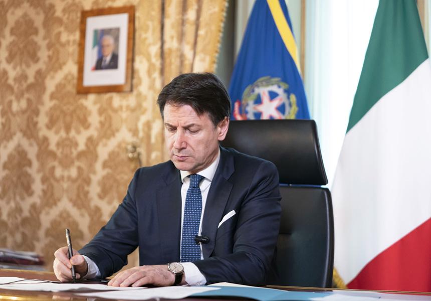 Coronavirus, il Presidente del Consiglio, Giuseppe Conte, firma il Dpcm 11 marzo 2020: Chiusi ristoranti, negozi e bar - trasporti garantiti.