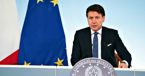 Covid-19, il Presidente del Consiglio, Giuseppe Conte, firma il Dpcm 10 aprile 2020